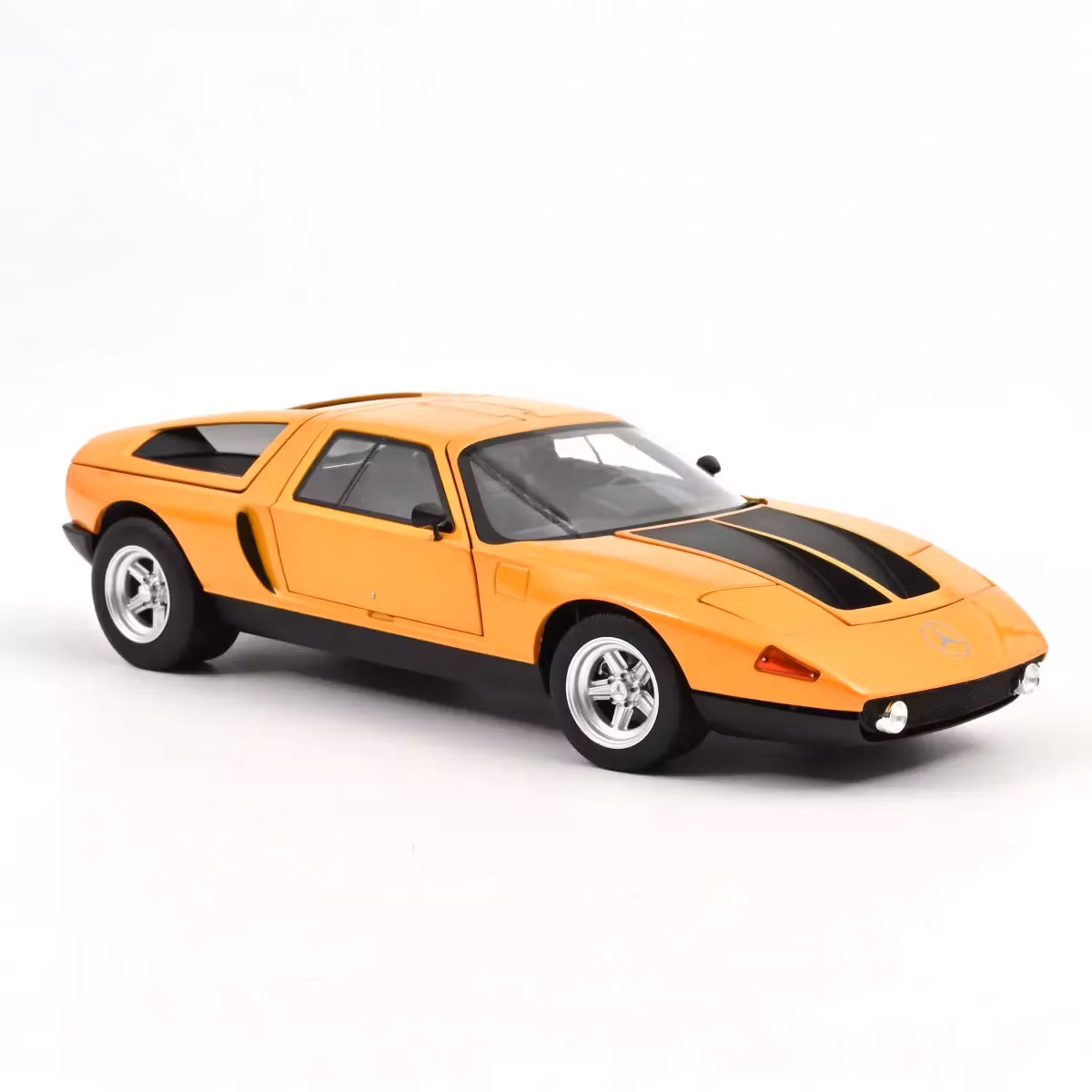 Skala 1/18 Mercedes-Benz C 111 / II 1970 Weissherbs metallic fr Norev