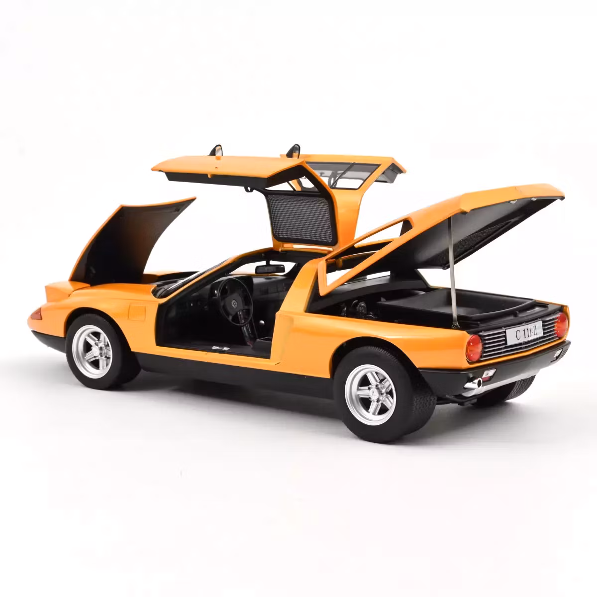 Skala 1/18 Mercedes-Benz C 111 / II 1970 Weissherbs metallic fr Norev