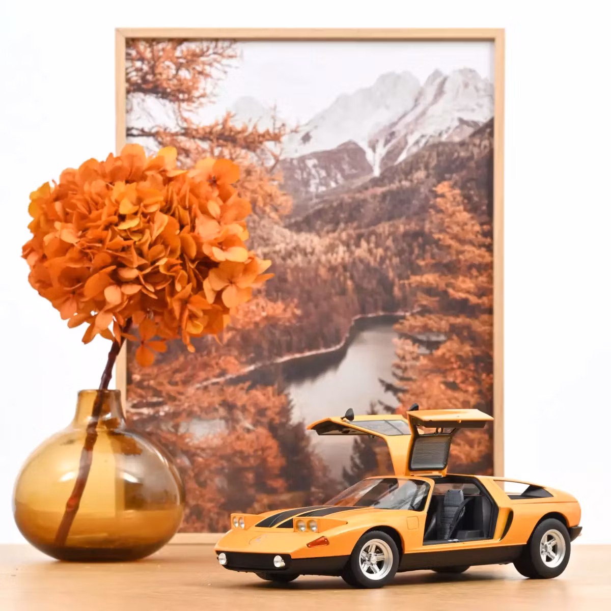 Skala 1/18 Mercedes-Benz C 111 / II 1970 Weissherbs metallic fr Norev