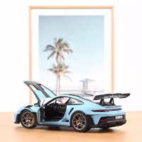 Skala 1/18 Porsche 911 GT3 RS w/Weissach Pack 2022 Gulf blue fr Norev