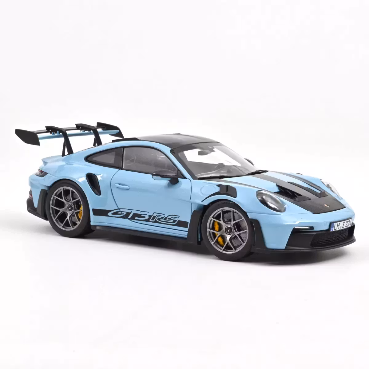 Skala 1/18 Porsche 911 GT3 RS w/Weissach Pack 2022 Gulf blue fr Norev
