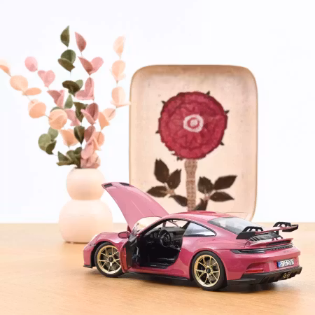 Skala 1/18 Porsche 911 GT3 2021 Ruby Star Neo fr Norev