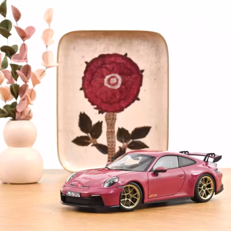 Skala 1/18 Porsche 911 GT3 2021 Ruby Star Neo fr Norev