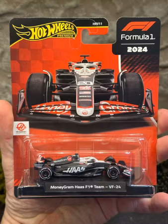 Skala 1/64 Hot Wheels Premium, Formula 1 2024: MoneyGram Haas F1 Team - VF24 #20