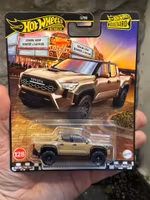 Skala 1/64 Hot Wheels Premium, Boulevard: Toyota Tacoma TRD Pro 2024
