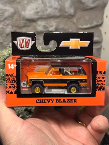 Skala 1/64 M2 - Machines: Chevy Blazer K5 1974 4x4 Orange/blk