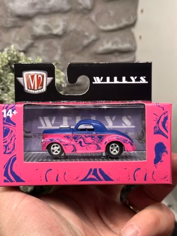 Skala 1/64 M2 - Machines: WillysCoupe 1941 Pink/purple