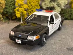 Skala 1/24 2001 Ford Crown Victoria "Drive" fr Greenlight