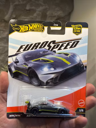Skala 1/64 Hot Wheels Premium, Euro Speed: Aston Martin Vantage GTE