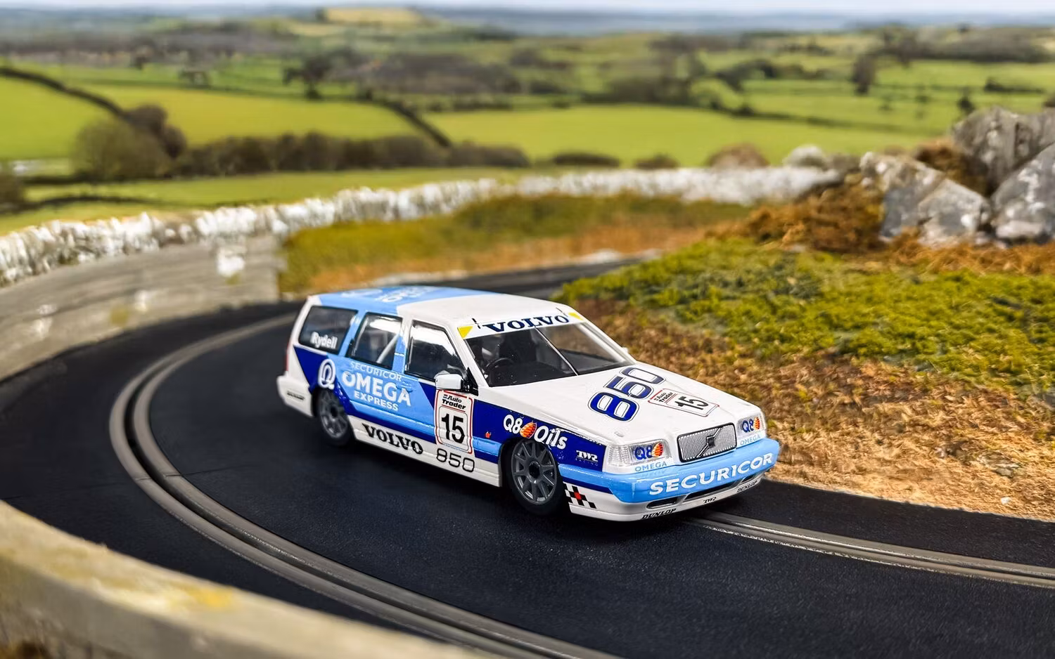 Skala 1/32 An. Scalextric Slot Car: C4597 Volvo 850 Estate - BTCC 1994 - Rickard Rydell