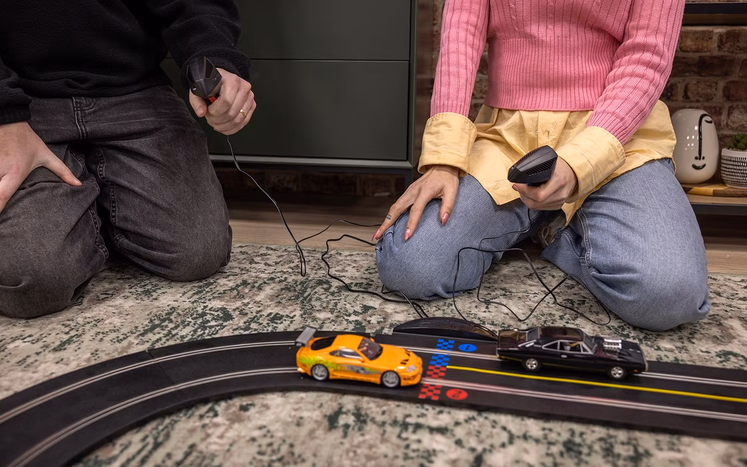 Skala 1/32 Scalextric Slot Racing Track: Fast and Furious Hot Laps Race Set, C1458M