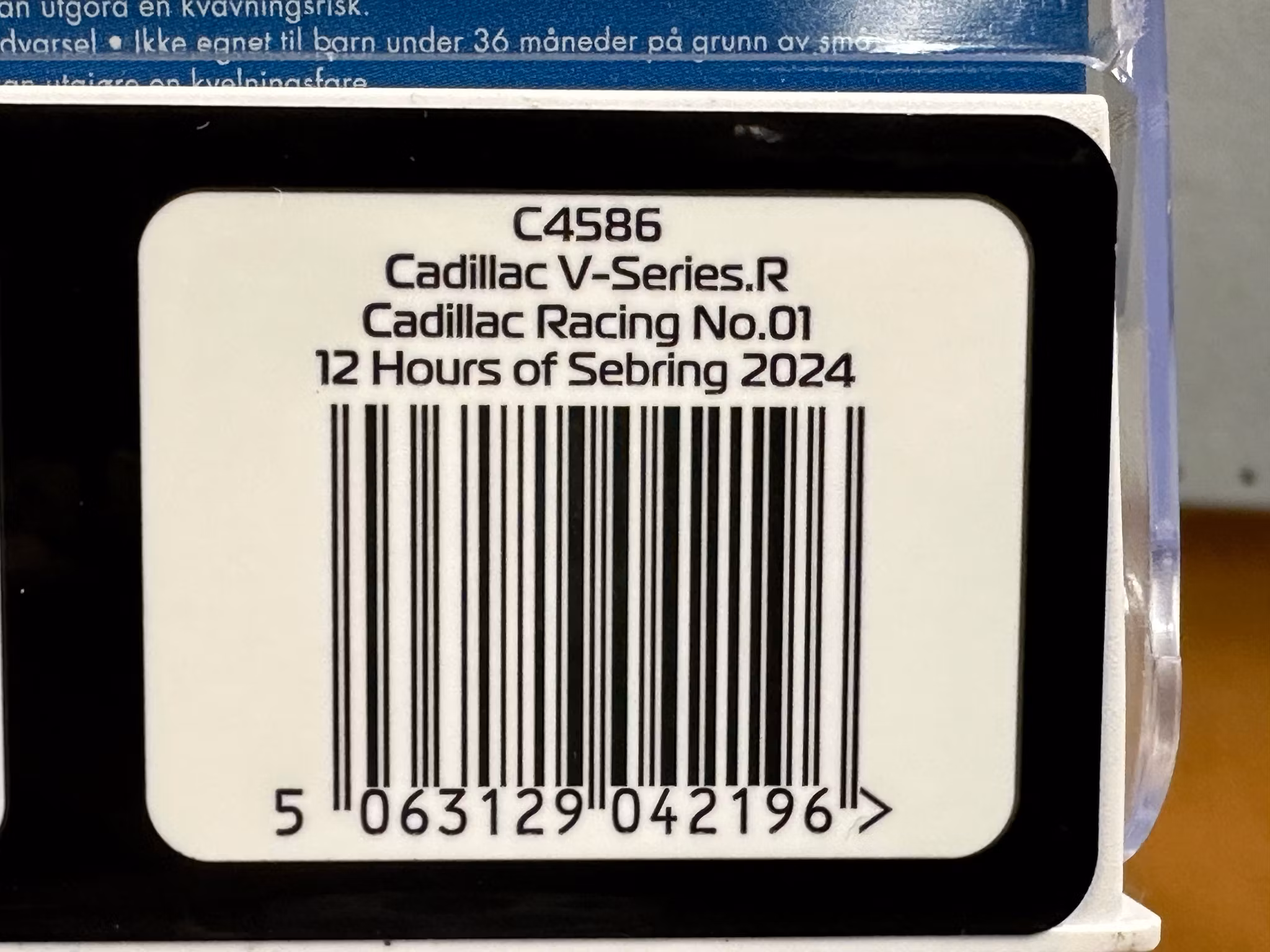 Skala 1/32 An. Scalextric Slot Car: C4586 Cadillac V-Series.R - Cadillac Racing No.01 - 12 Hours of Sebring 2024
