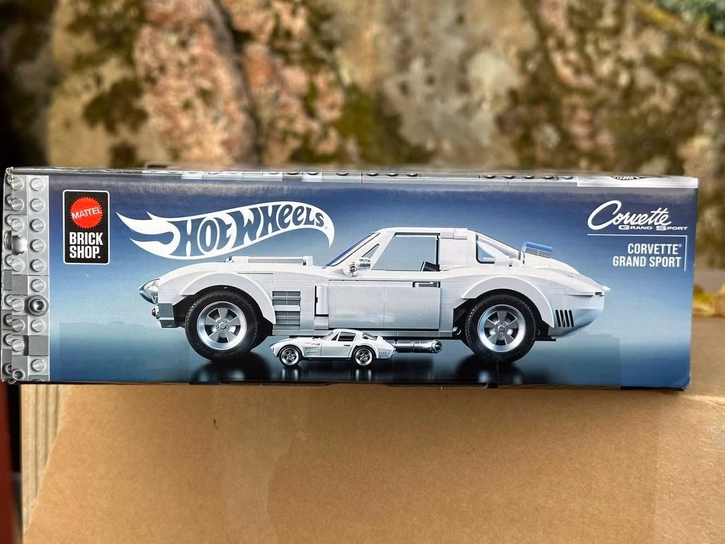 Skala 1/16 Hot Wheels Corvette Grand Sport Byggset + Hot Wheels bil