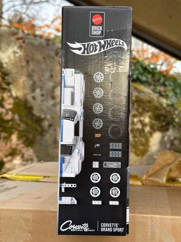 Skala 1/16 Hot Wheels Corvette Grand Sport Byggset + Hot Wheels bil