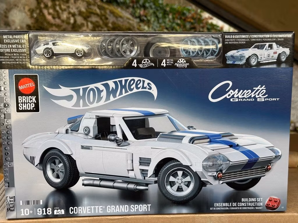 Skala 1/16 Hot Wheels Corvette Grand Sport Byggset + Hot Wheels bil