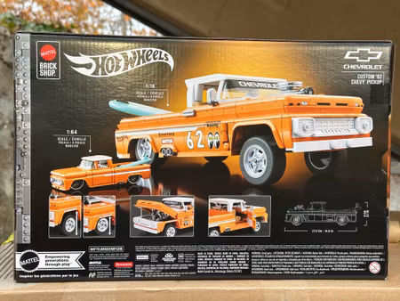 Skala 1/16 Hot Wheels Custom 62' Chevy Pickup Byggset + Hot Wheels bil