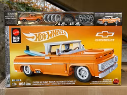 Skala 1/16 Hot Wheels Custom 62' Chevy Pickup Byggset + Hot Wheels bil