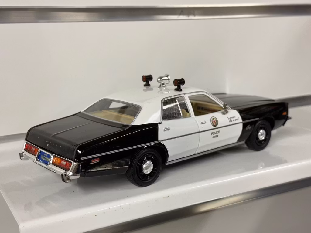 Skala 1/24 1978 Plymouth Fury, LAPD "fr Greenlight
