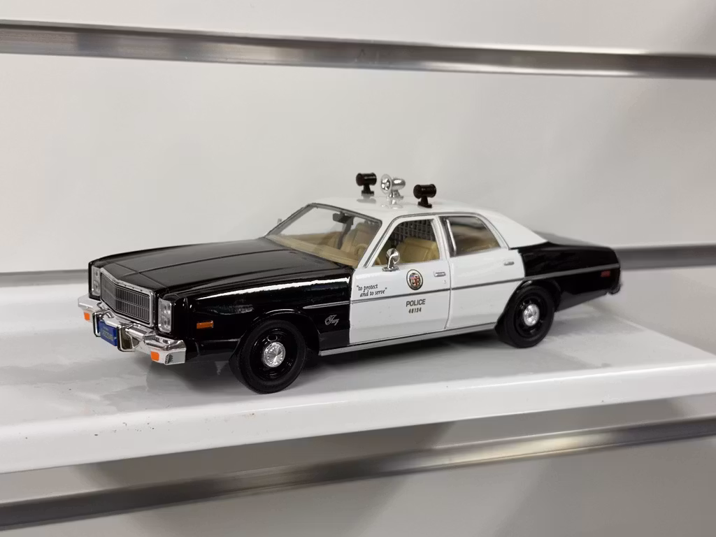 Skala 1/24 1978 Plymouth Fury, LAPD "fr Greenlight