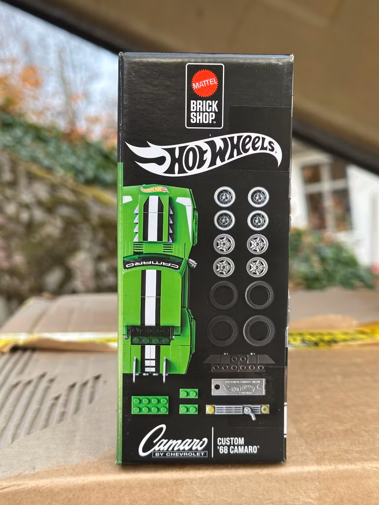 Skala 1/32 Hot Wheels *Speed series* Chevrolet Camaro Building Set + Hot Wheels car
