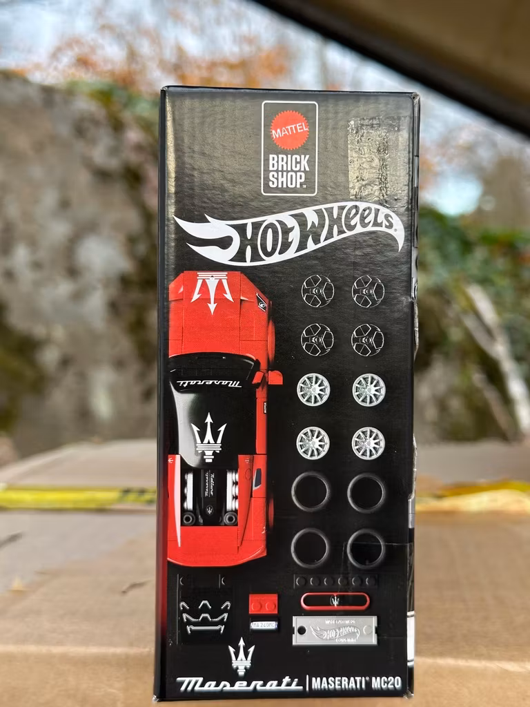 Skala 1/32 Hot Wheels *Speed series* Maserati MC20 Building Set + Hot Wheels car