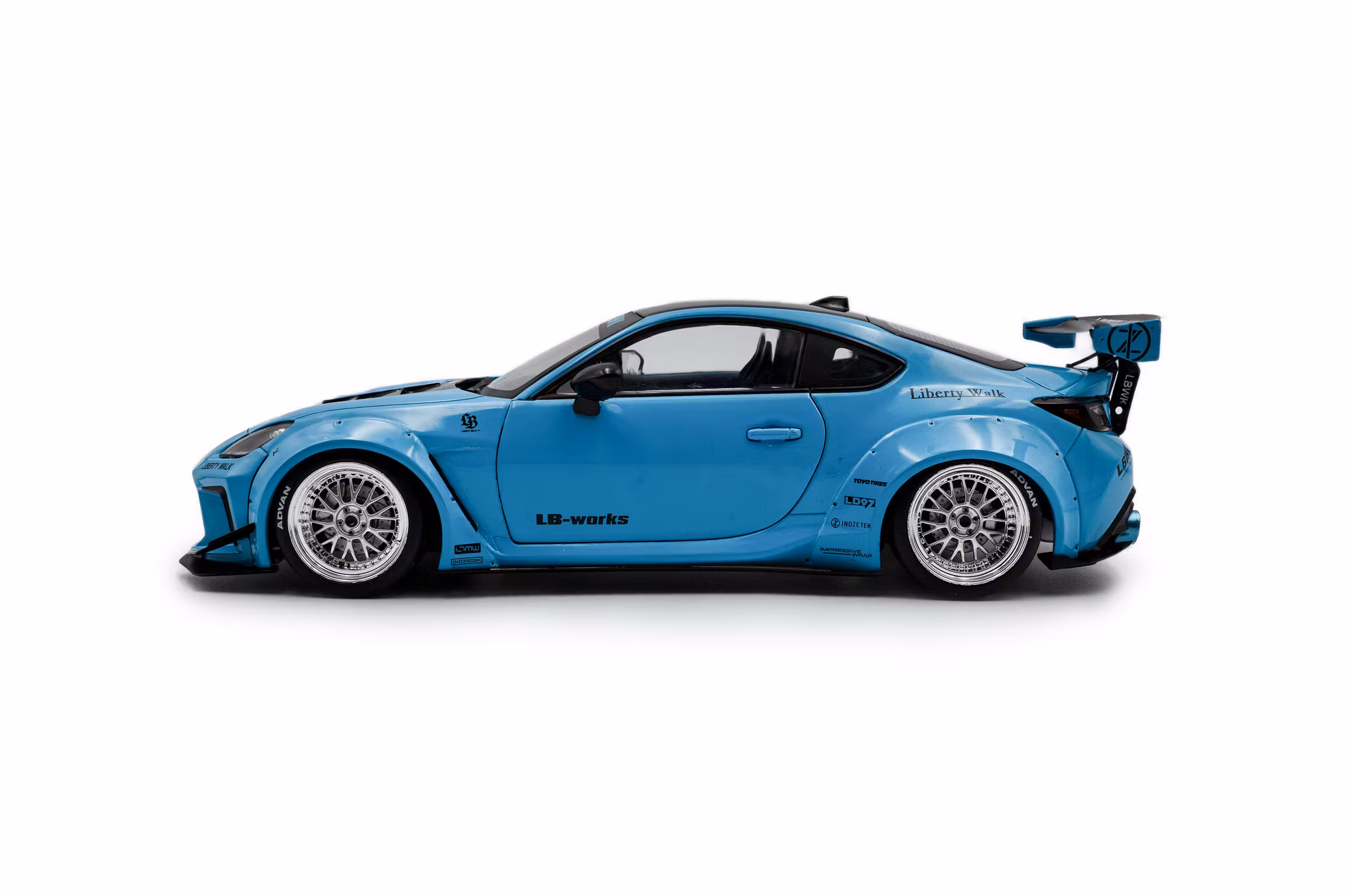 Skala 1/18 Toyota GR86 LBWK Body Kit – BABY BLUE – 2024 fr SOLIDO