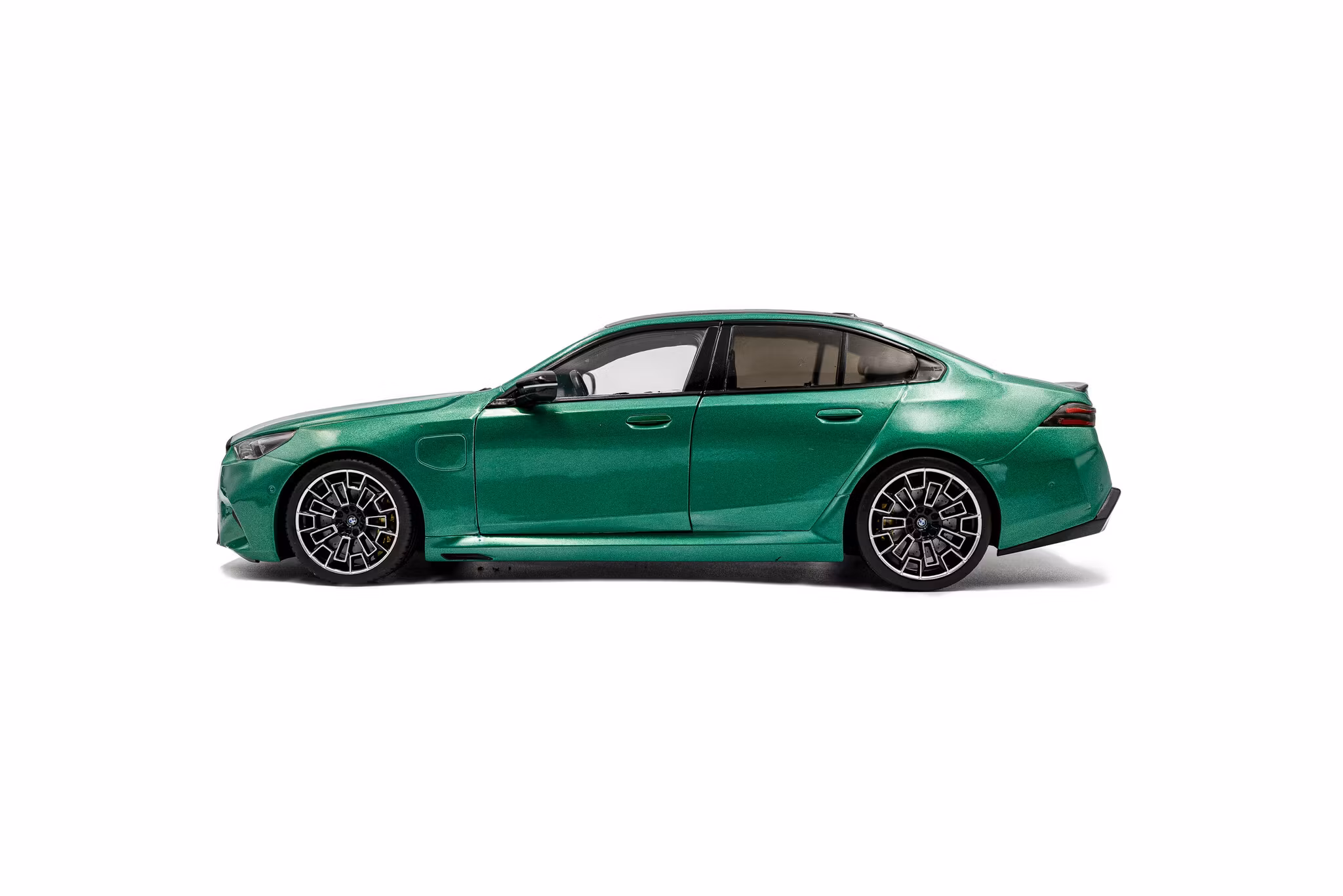 Skala 1/18 BMW M5 – M Isle of Man Green Metallic – 2025 fr SOLIDO