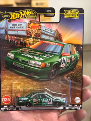 Skala 1/64 HW Premium, Boulevard: Nissan Primera 94' - Car Culture, Hot Wheels Premium