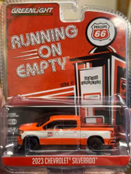 Skala 1/64 Greenlight "Running on Empty" Chevrolet Silverado 2023 Red/White Phillips