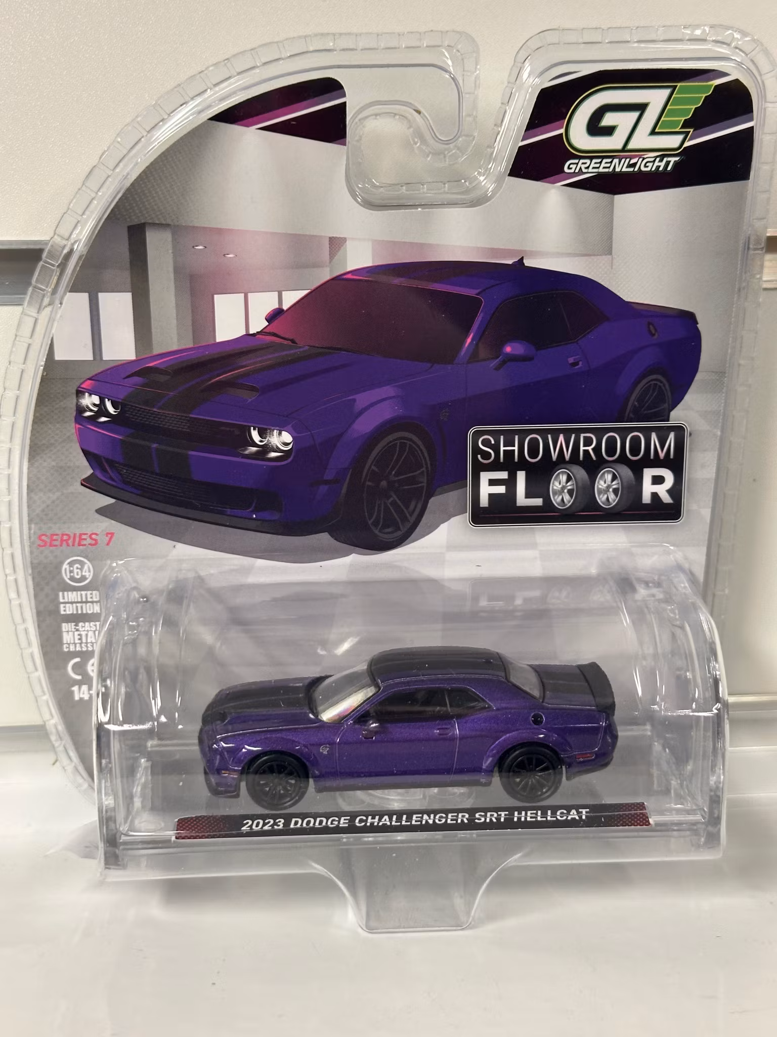 Skala 1/64 Showroom Floor - 2023 Dodge Challenger SRT Hellcat fr Greenlight