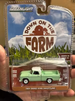 Skala 1/64 Greenlight "Down on the farm" 1964 Dodge D200 Sweptline Farm & Ranch