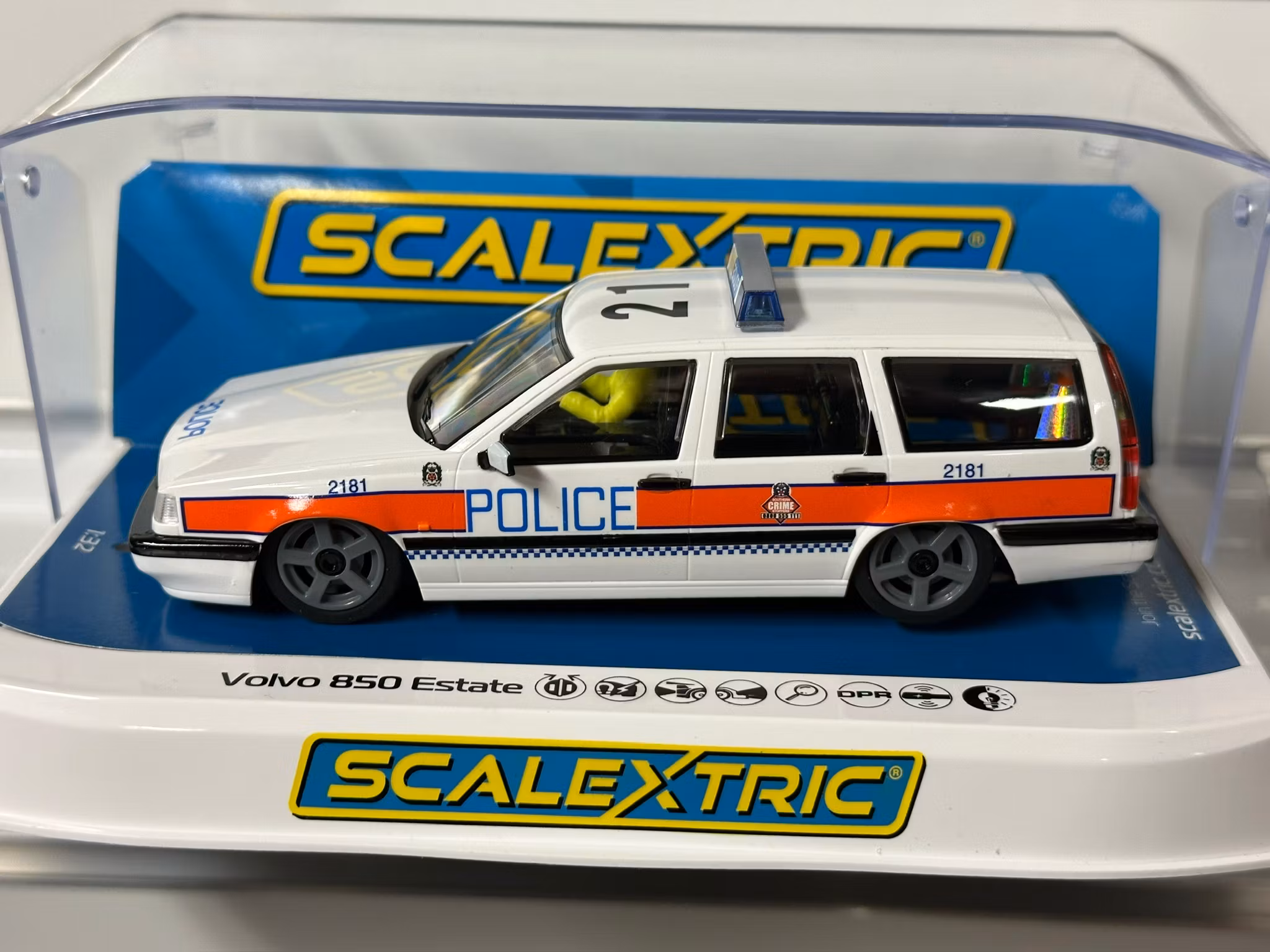 Skala 1/32 An. Scalextric Slot Car: C4627 Volvo 850 Estate - Police Car Edition