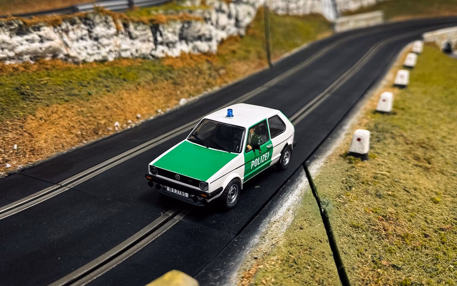 Skala 1/32 An. Scalextric Slot Car: C4572 Volkswagen Golf - Polizei - Police Car