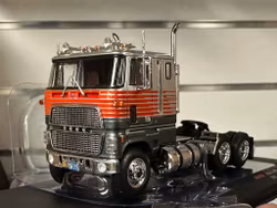 Scale 1/64 FORD CL 9000 1976, Silver w stripes fr IXO Models