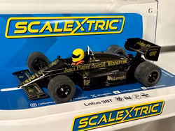 Skala 1/32 An. Scalextric Slot Car: C4529 Lotus 98T - Ayrton Senna