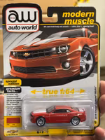Skala 1/64 2010 Chevrolet Camaro RS SS, Red w white stipes fr AUTO WORLD