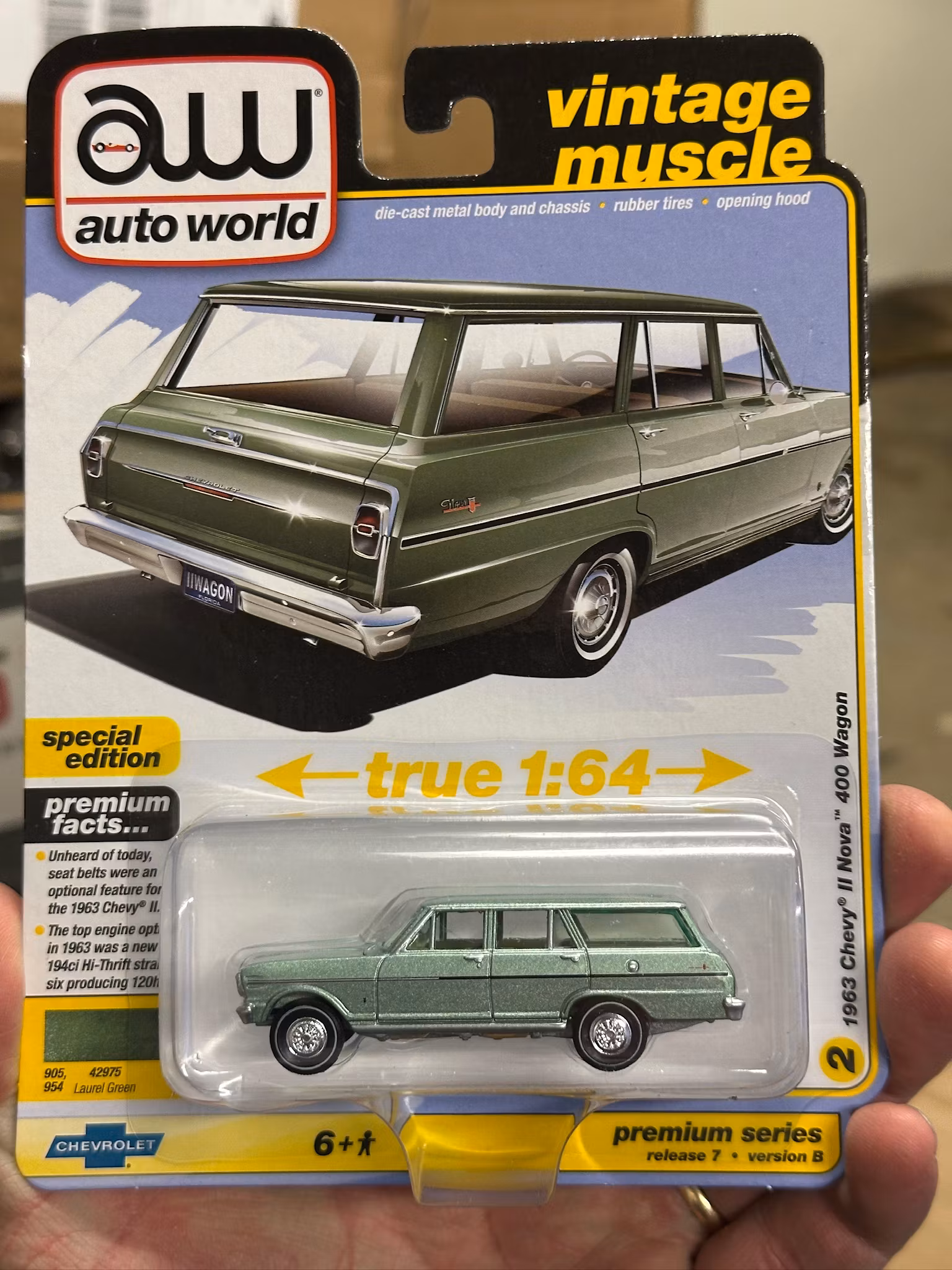 Skala 1/64 1965 Chevrolet Nova II Wagon, Willow Green fr AUTO WORLD