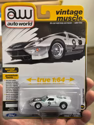 Skala 1/64 1964 Ford GT40, white fr AUTO WORLD