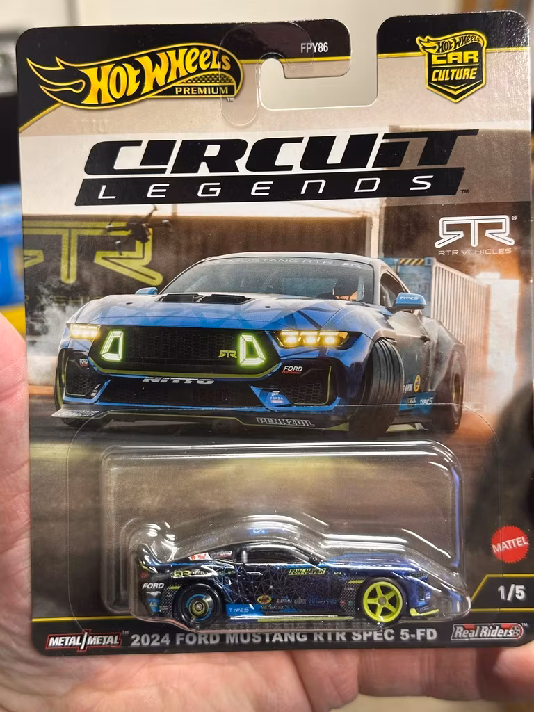 Skala 1/64 Hot Wheels 2024 Ford Mustang RTR Spec 5-FD - Circuit Legends
