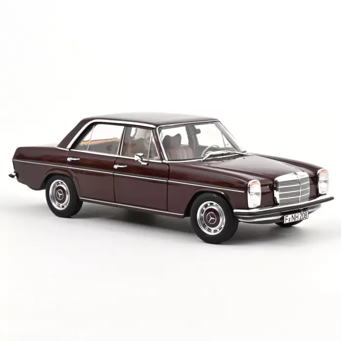 Skala 1/18 Mercedes-Benz 200 1968 Dark Red Brown fr Norev