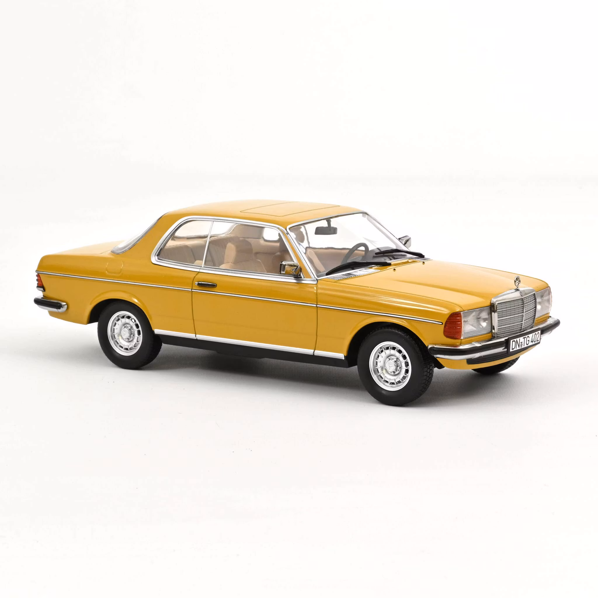 Skala 1/18 Mercedes-Benz 280 CE 1980 Sahara Yellow fr Norev