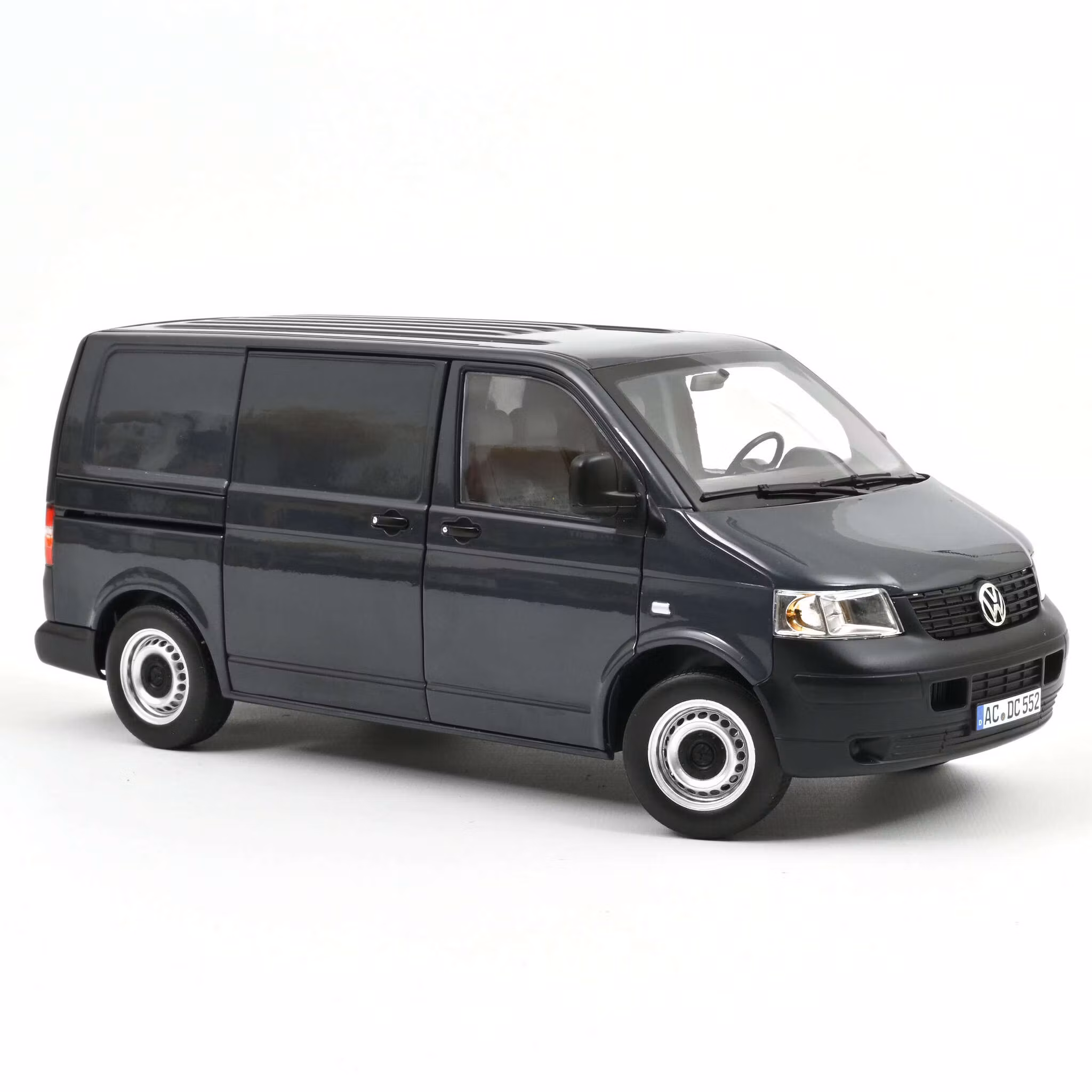 Skala 1/18 Volkswagen Transporter 2003 Grey fr Norev