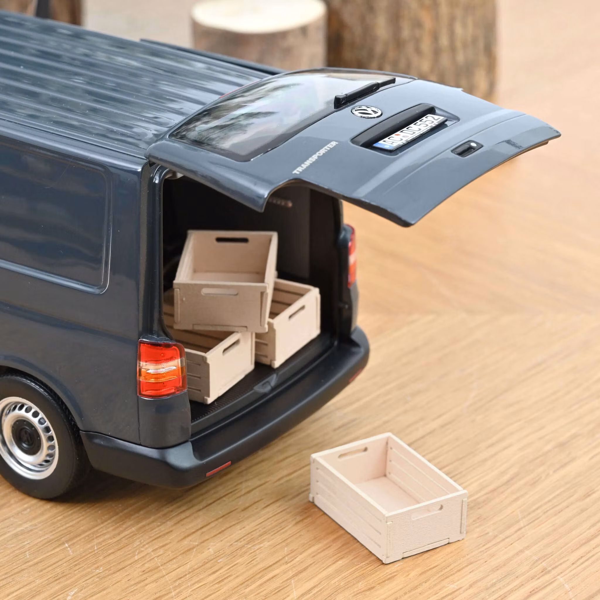Skala 1/18 Volkswagen Transporter 2003 Grey fr Norev