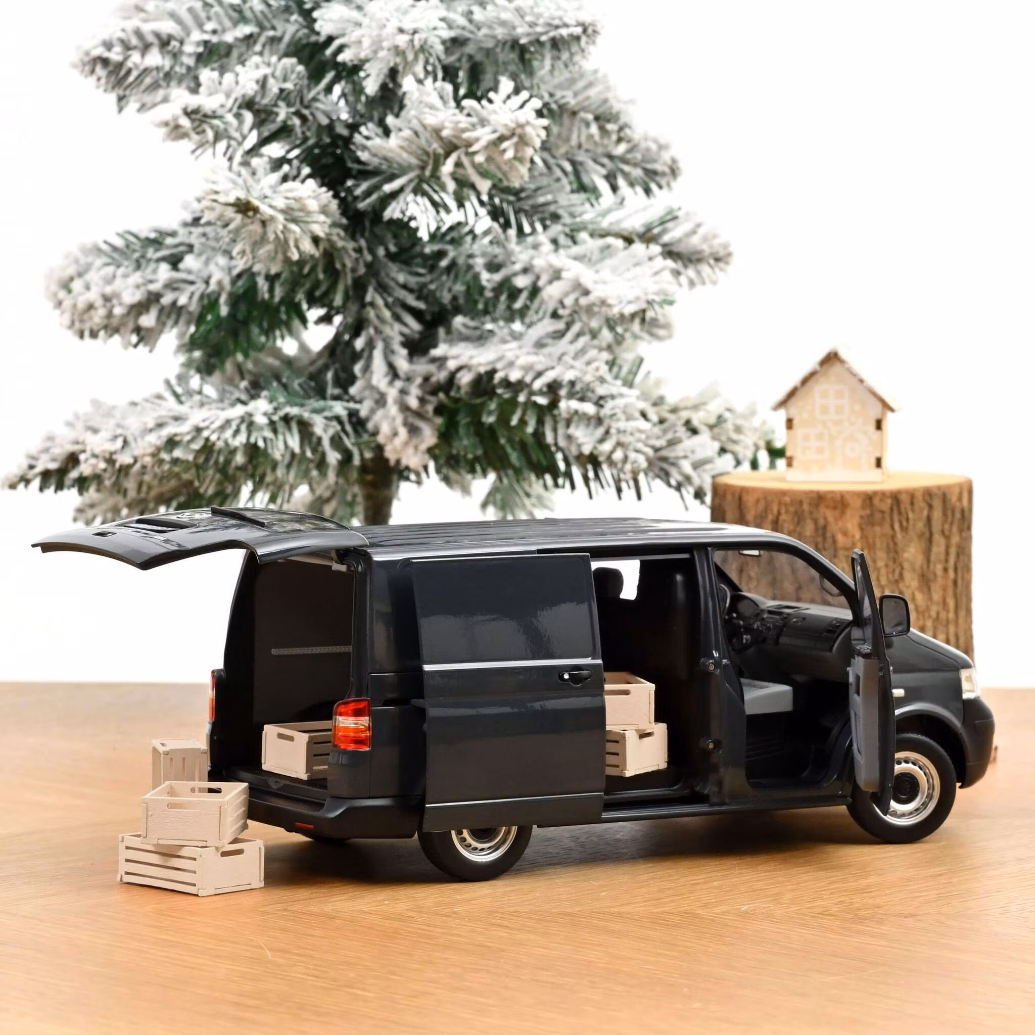 Skala 1/18 Volkswagen Transporter 2003 Grey fr Norev