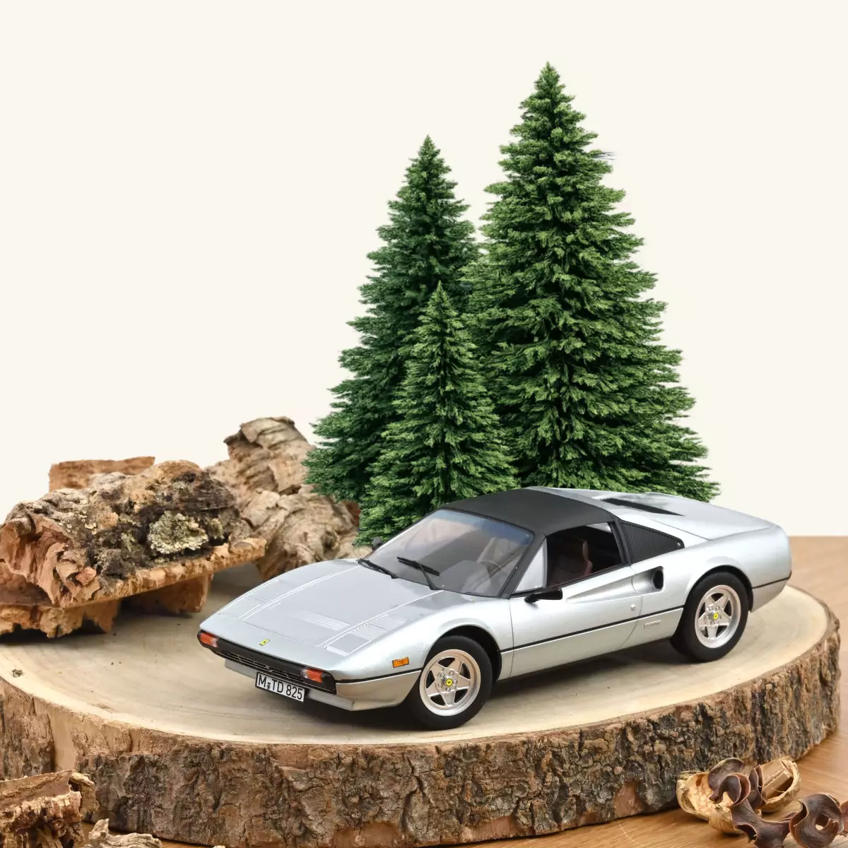 Skala 1/18 Ferrari 308 GTS 1982 Silver fr Norev