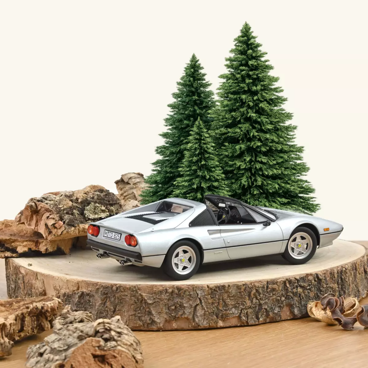 Skala 1/18 Ferrari 308 GTS 1982 Silver fr Norev