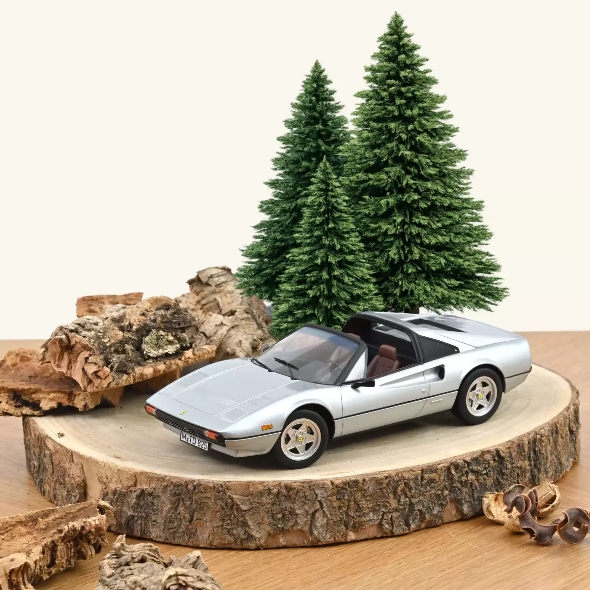 Skala 1/18 Ferrari 308 GTS 1982 Silver fr Norev