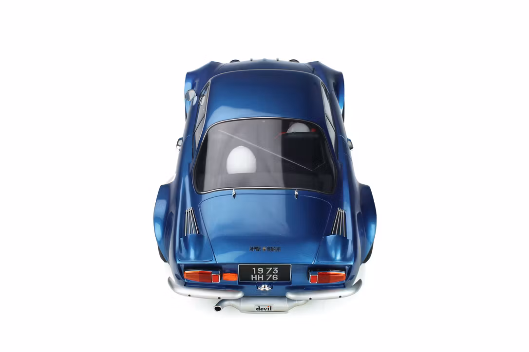 Skala 1/8 Alpine A110 1800 GR 4 incl. Show case. Alpine Blue fr GT-Spirit