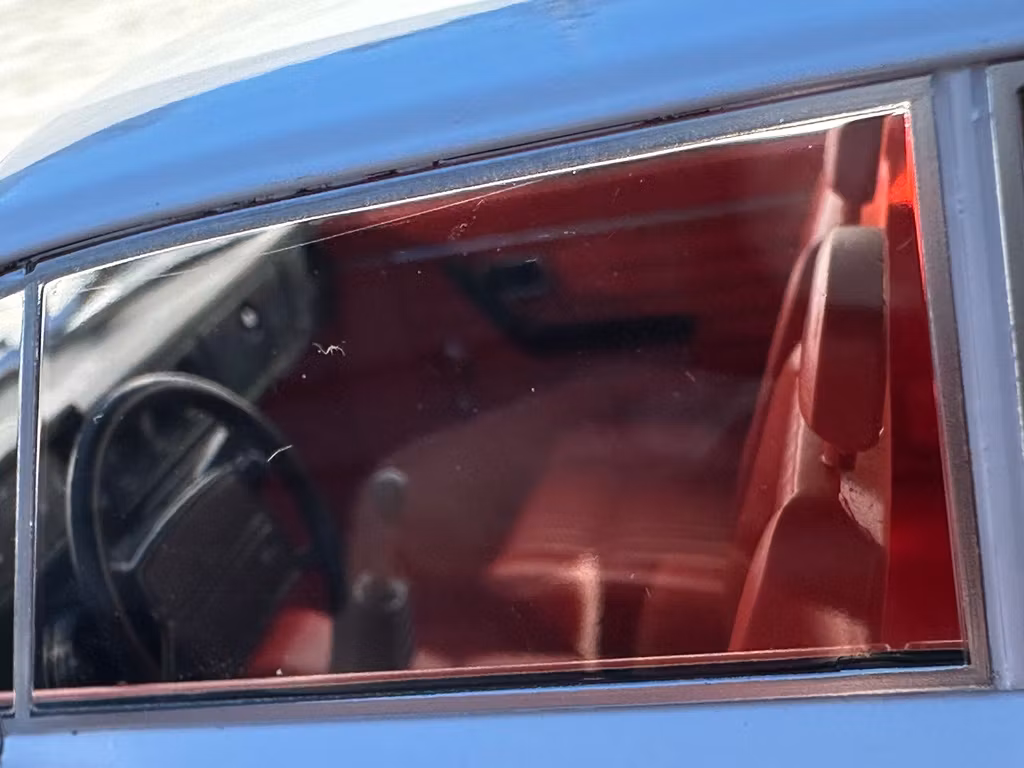 Skala 1/18 Volvo 142, White, 1973 fr MCG/Model Car Group