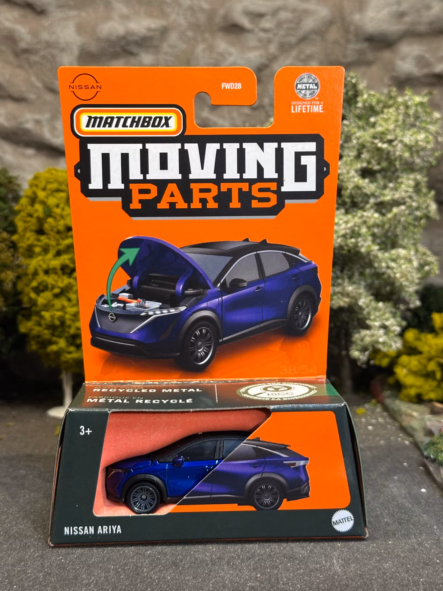 Skala 1/64 Matchbox "Moving Parts" - Nissan Ariya